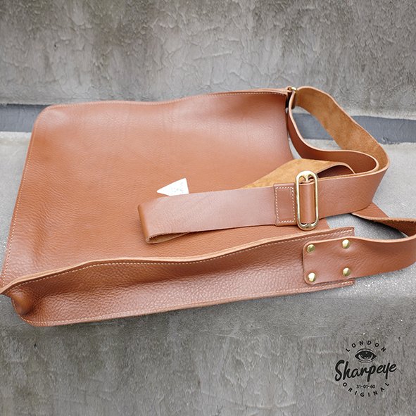 Foraging Bag –  Tobbacco Cowhide – Limited Edition – Made In London